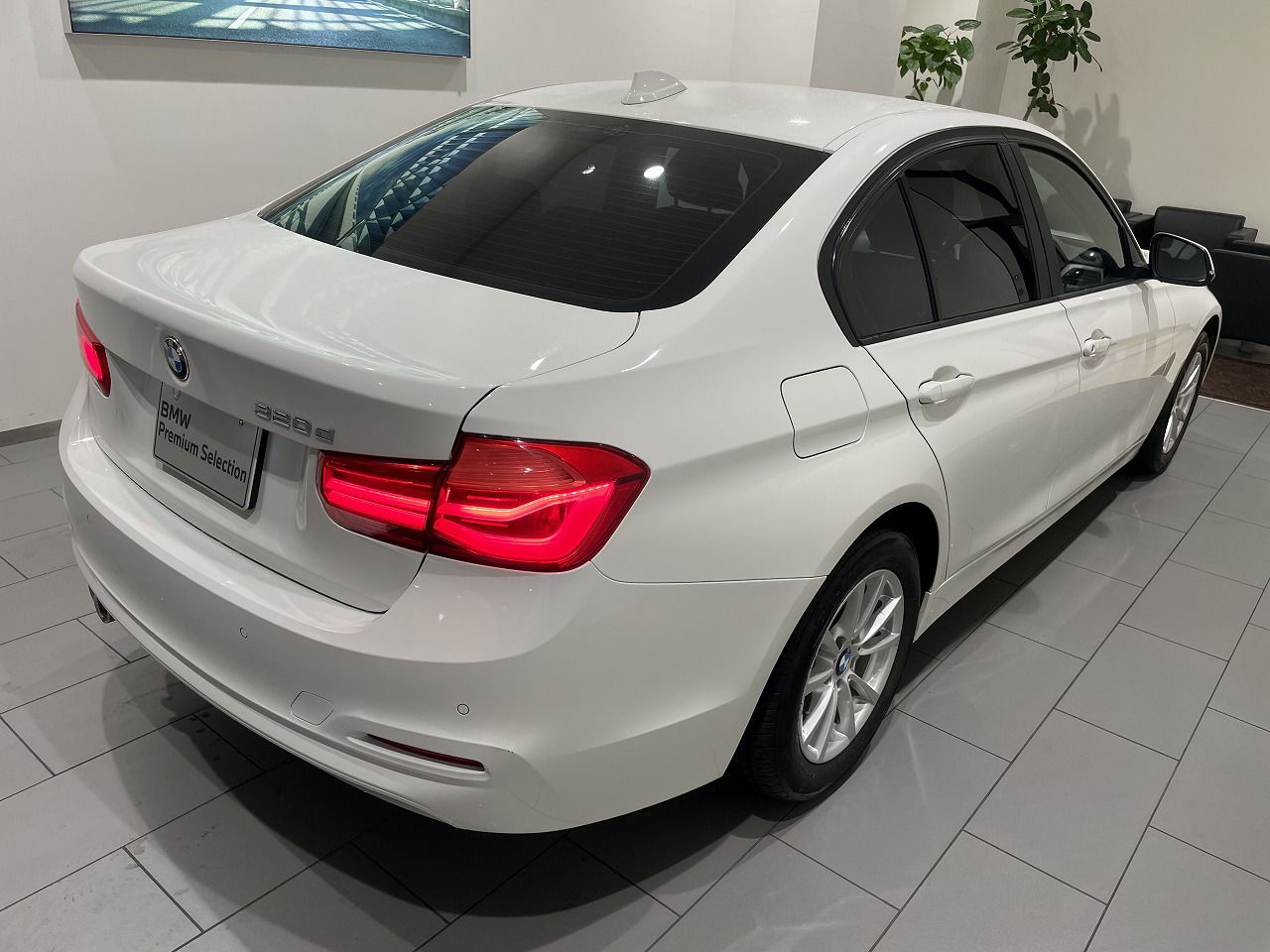 320D SEDAN RHD