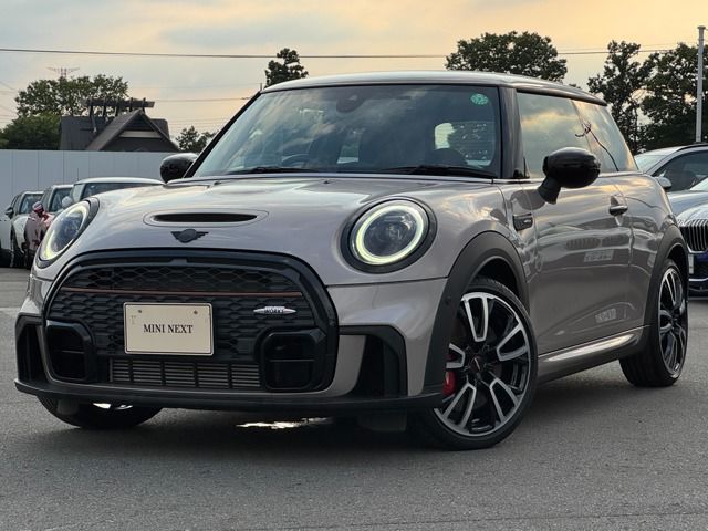 THE NEW MINI JOHN COOPER WORKS.