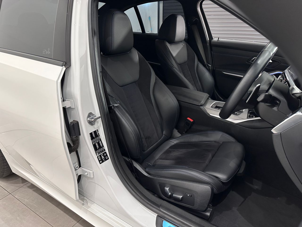 G20 320d xDrive RHD Saloon