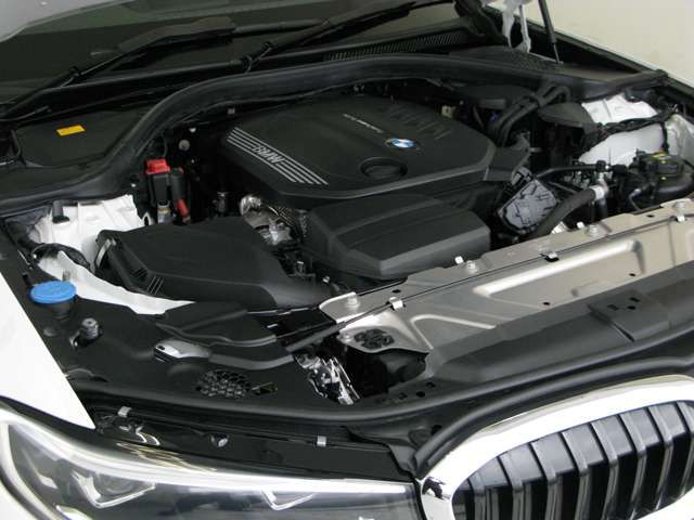 G20 320d xDrive RHD Saloon