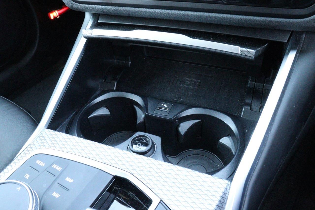 320d xDrive Berline RHD