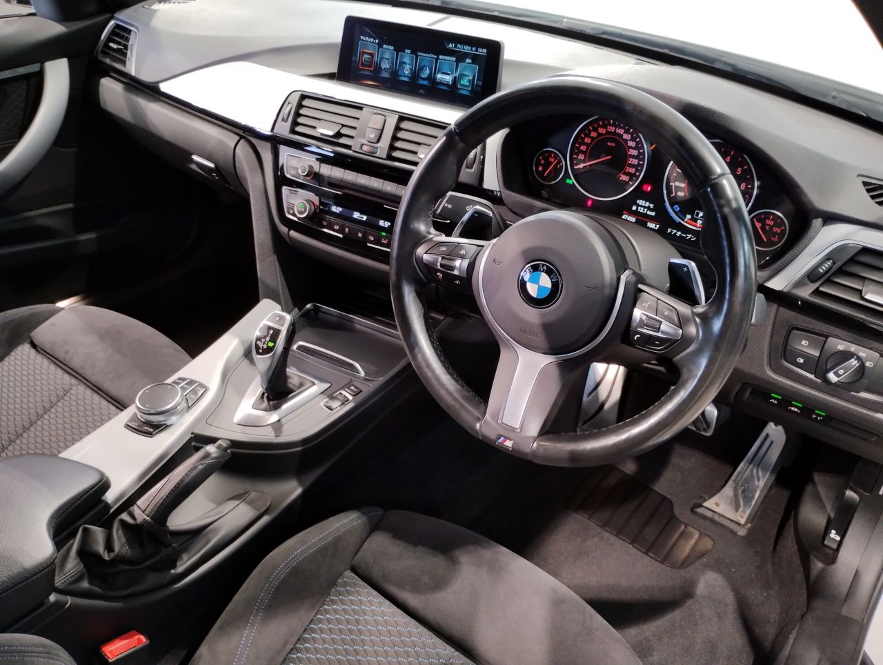 320I SEDAN RHD