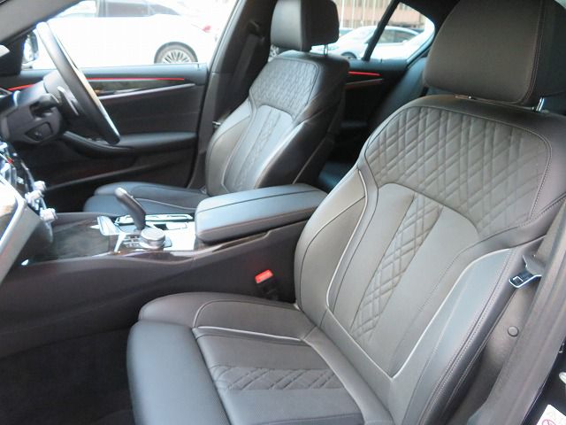530e Sedan RHD