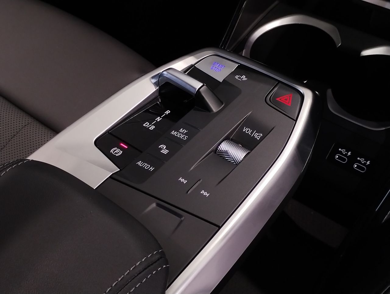 U11 iX1 xDrive30