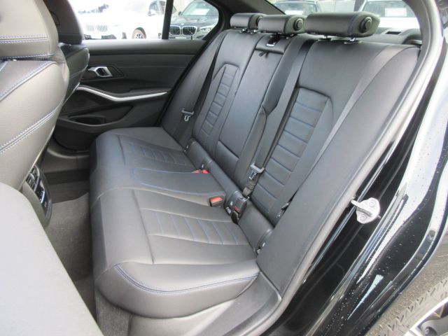 320d xDrive Berline RHD