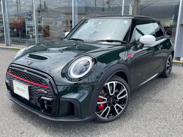 THE MINI JOHN COOPER WORKS.