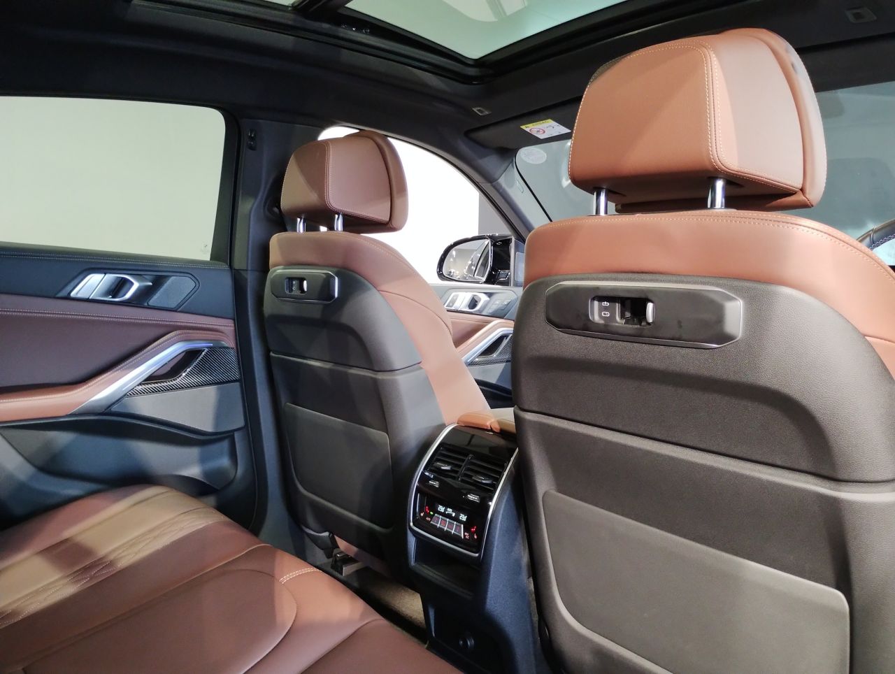 X6 M60i xDrive RHD
