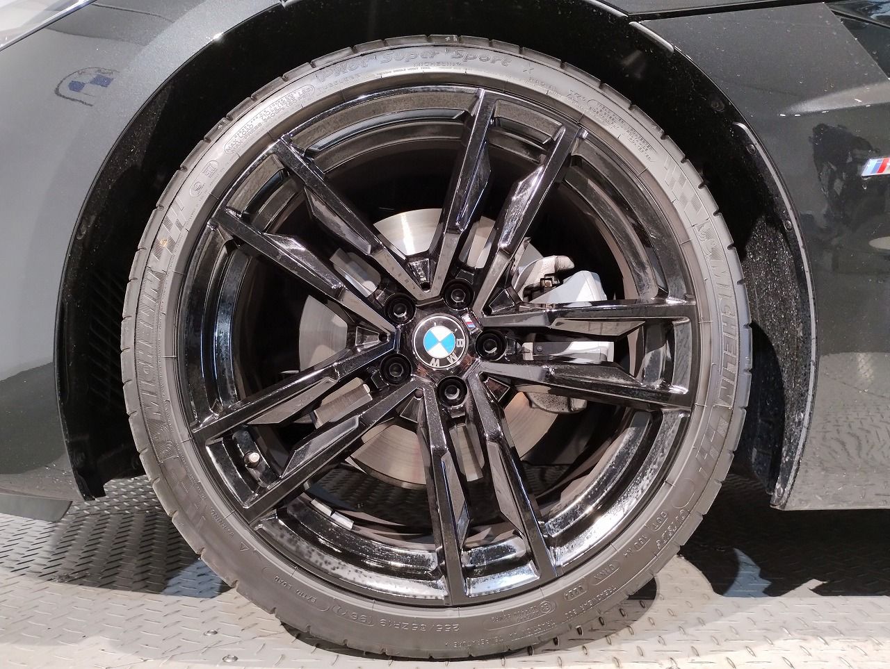 G29 z4 sDrive20i RHD