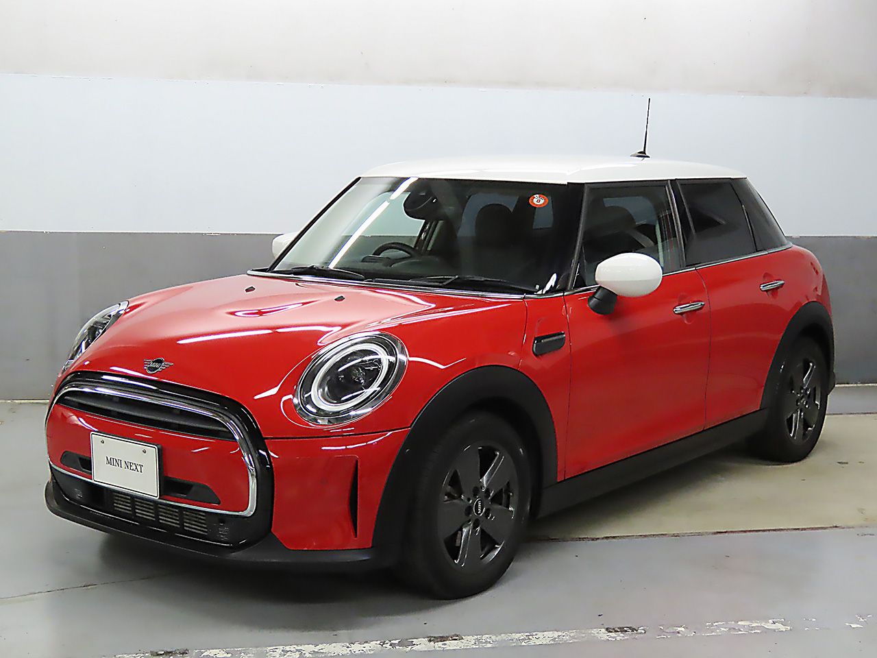 THE NEW MINI COOPER D 5 DOOR.