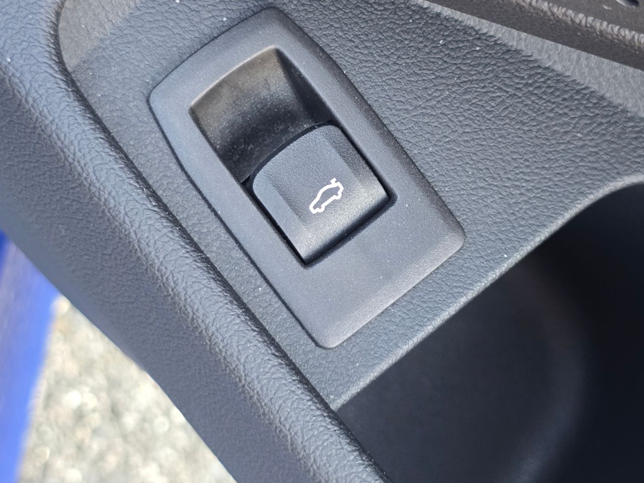 320i Sedan RHD