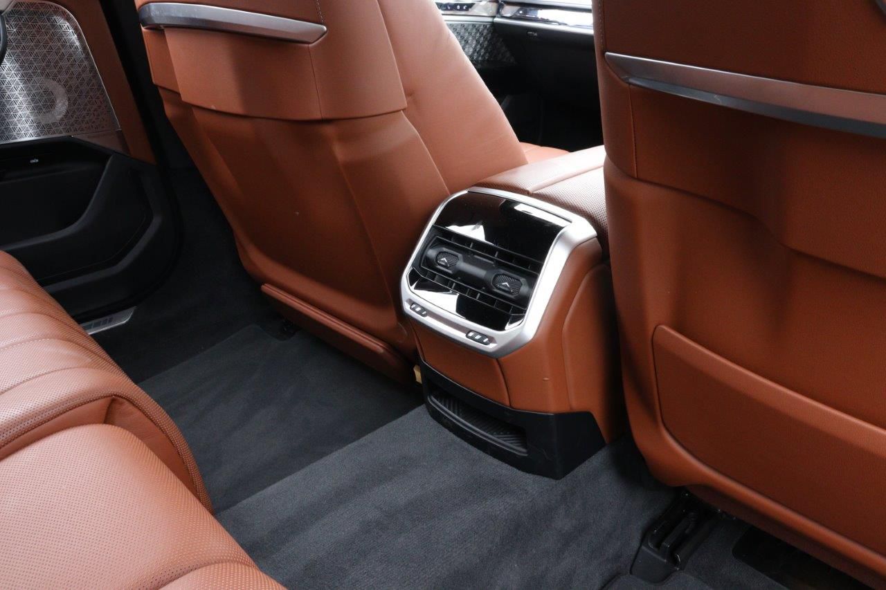 i7 xDrive60 Sedan RHD