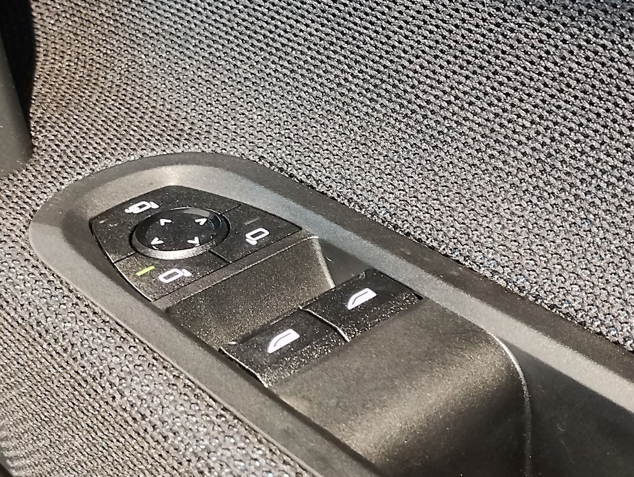 J01 MINI Cooper E