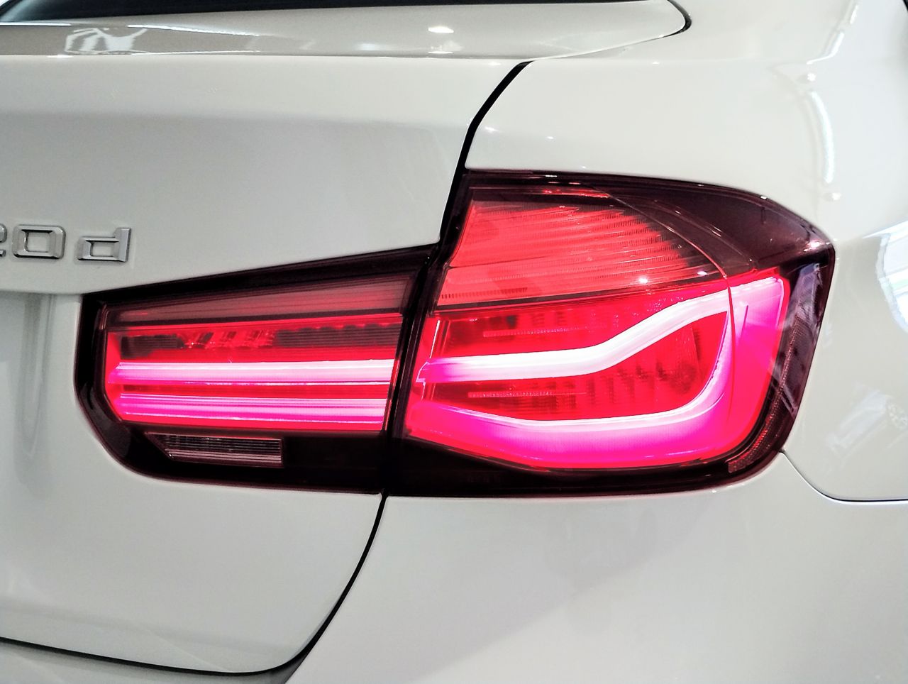 320D SEDAN RHD