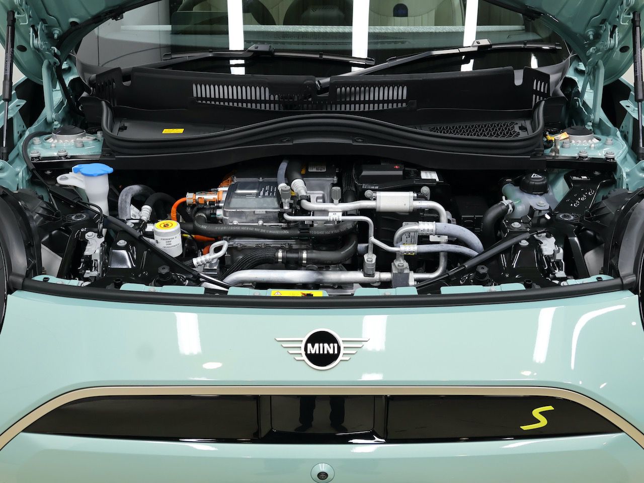 J01 MINI Cooper SE