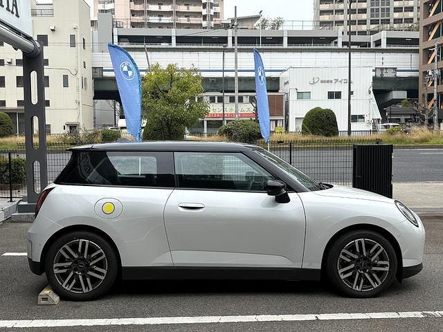 J01 MINI Cooper E