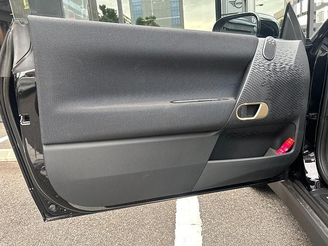 J01 MINI Cooper E
