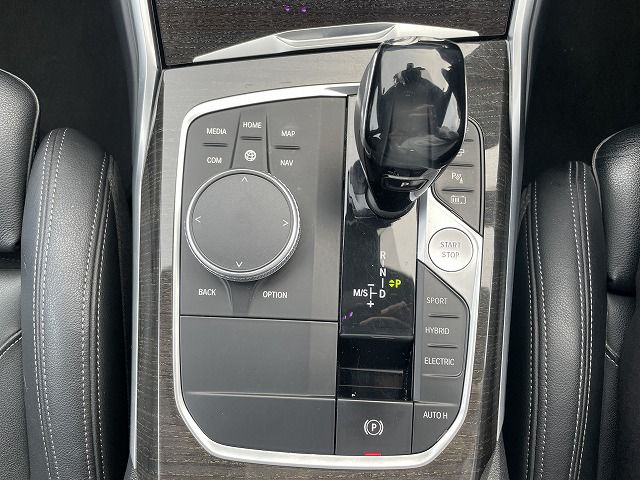 G20 330e Saloon RHD