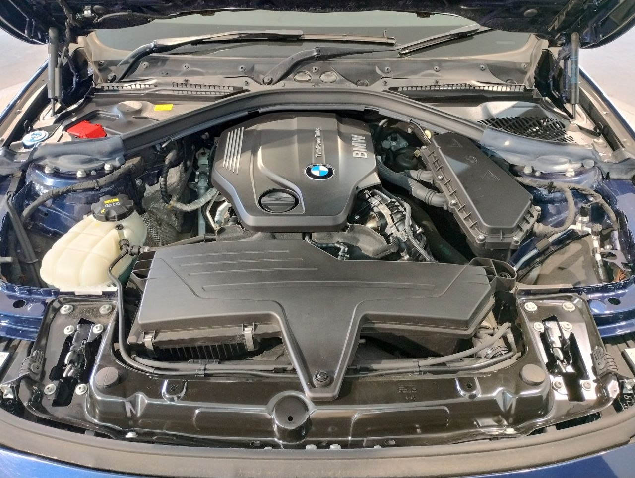 320D SEDAN RHD