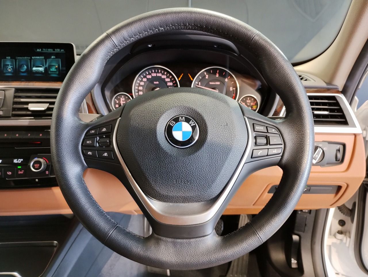 320D SEDAN RHD