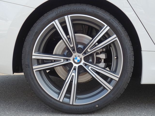 320d xDrive Berline RHD