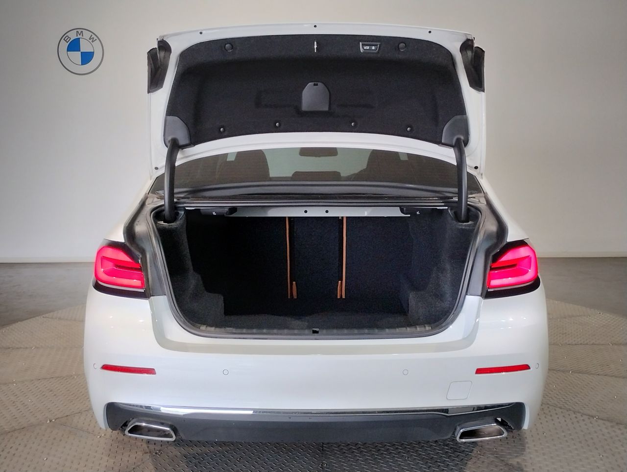 520d xDrive Sedan RHD