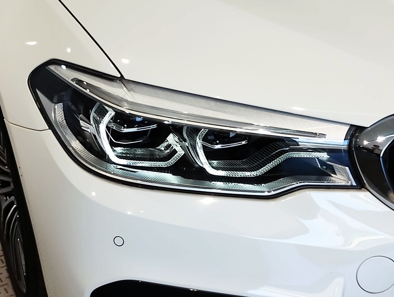 523I