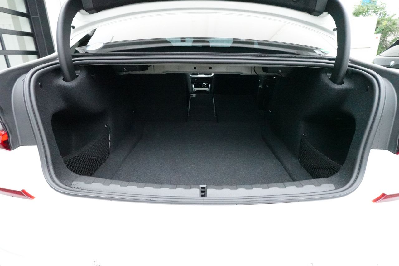 G20 320i Saloon RHD TU