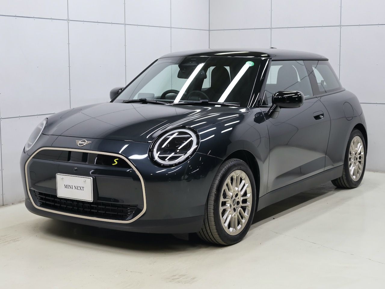 J01 MINI Cooper SE