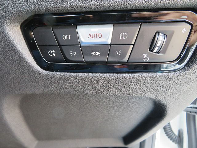 320d xDrive Berline RHD