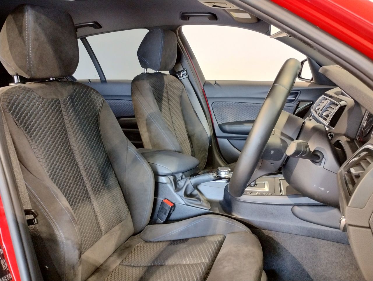 118D 5DOOR RHD