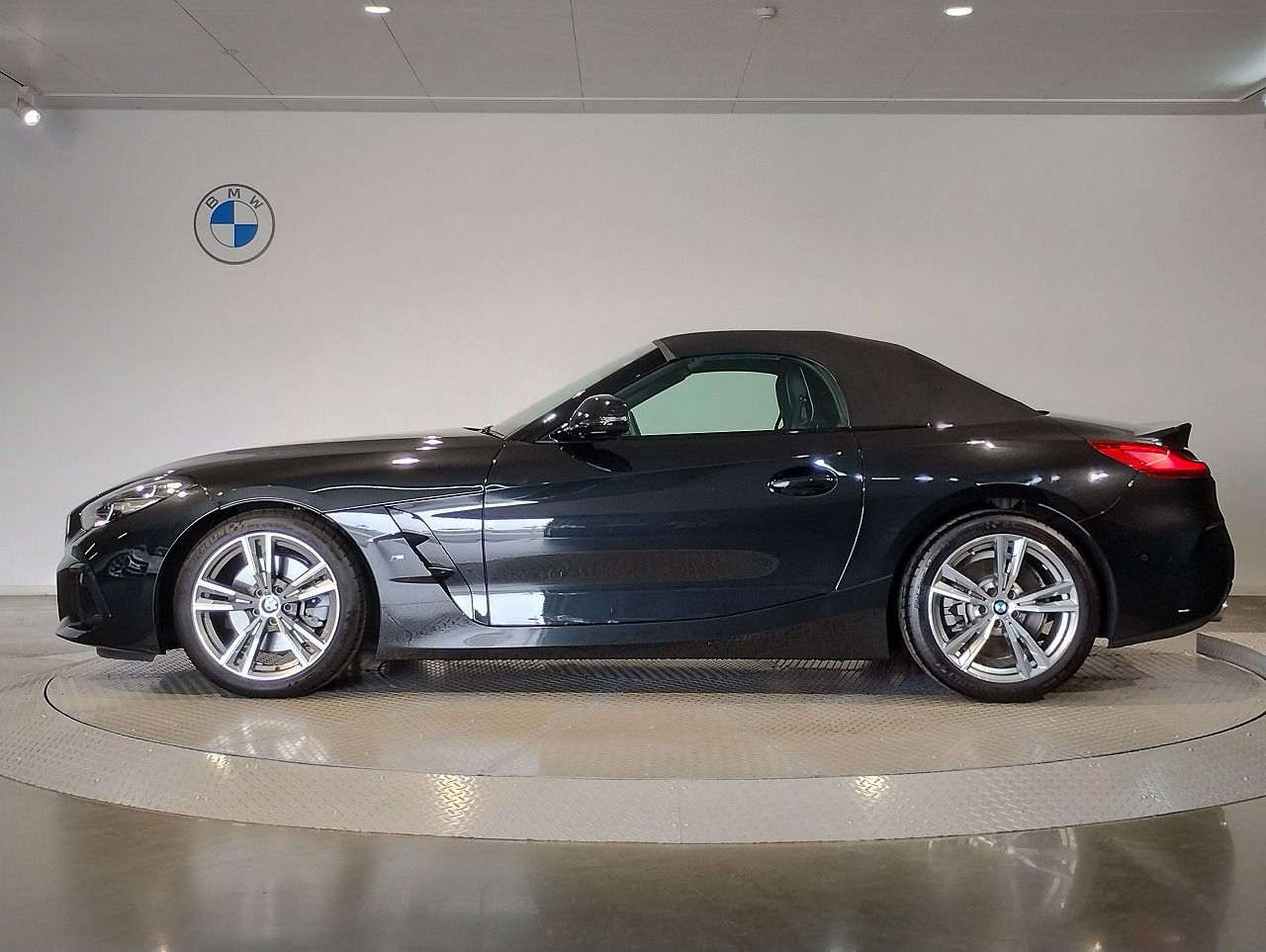 G29 z4 sDrive20i RHD