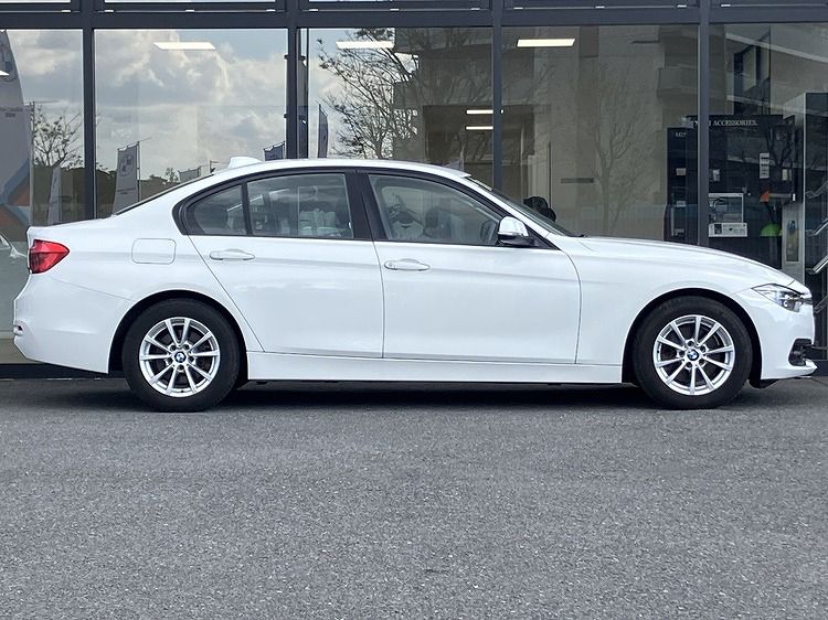 320I SEDAN RHD