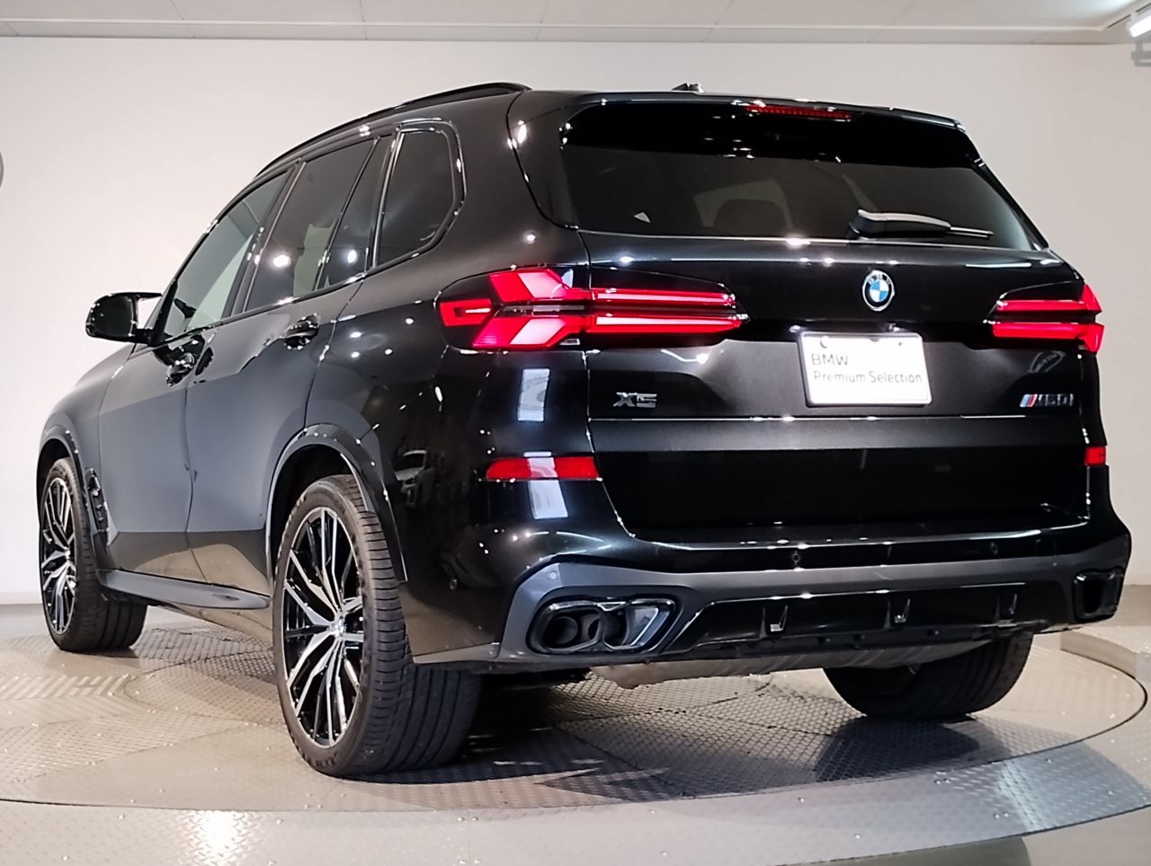 X5 M60i xDrive RHD