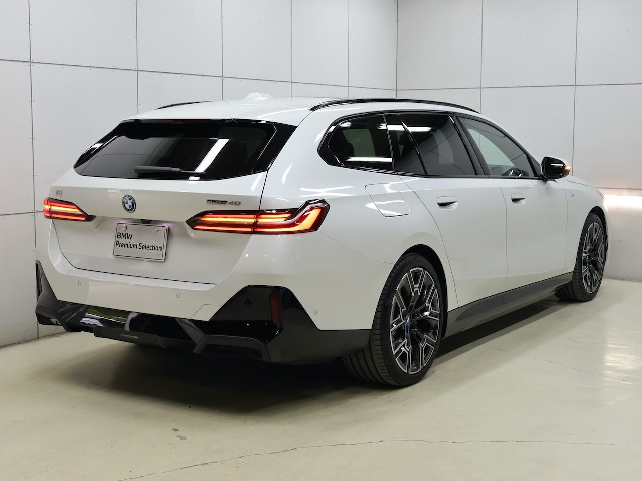 BMW i5 eDrive40 M Sport RHD
