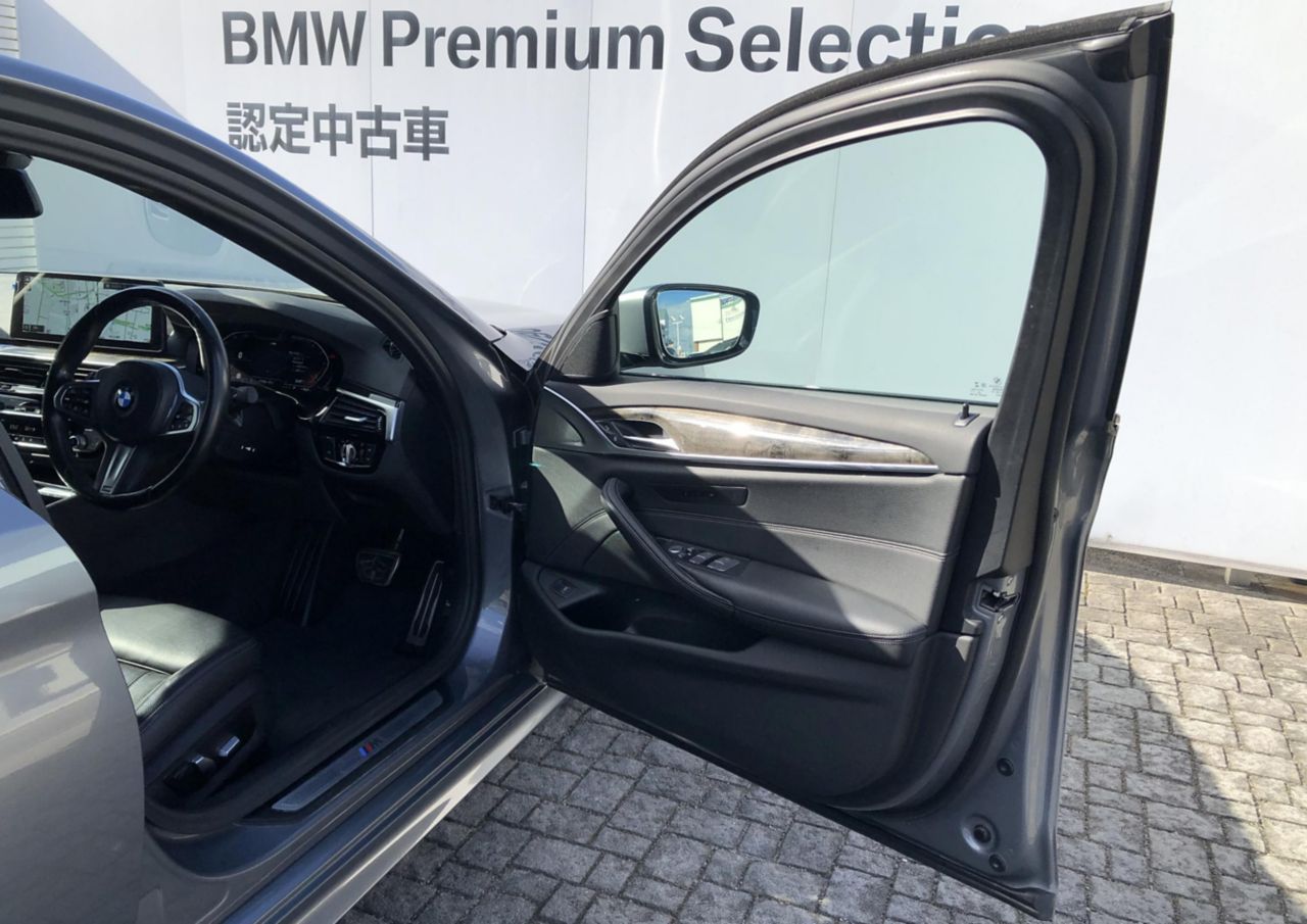 520d xDrive Sedan RHD