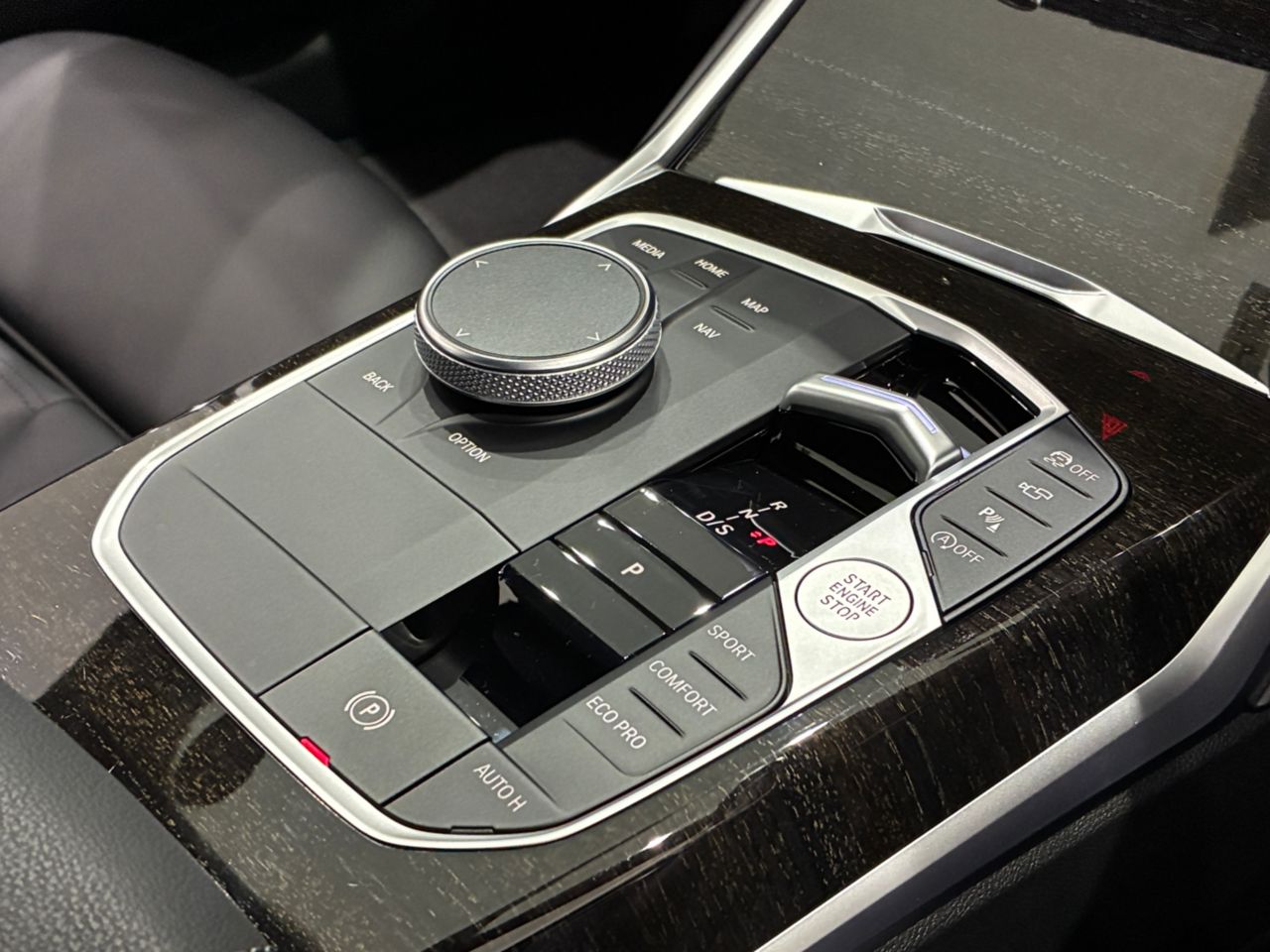 320d xDrive Berline RHD