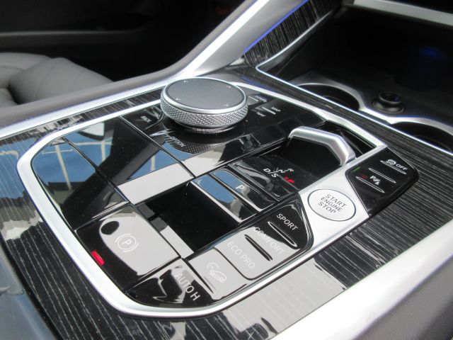 X6 M60i xDrive RHD