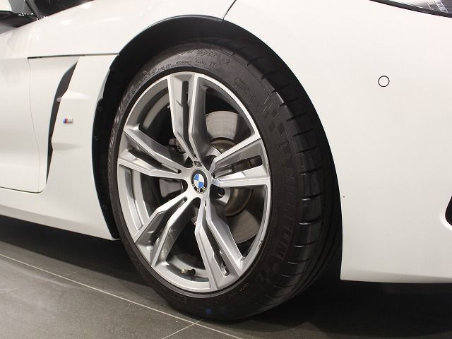 G29 z4 sDrive20i RHD