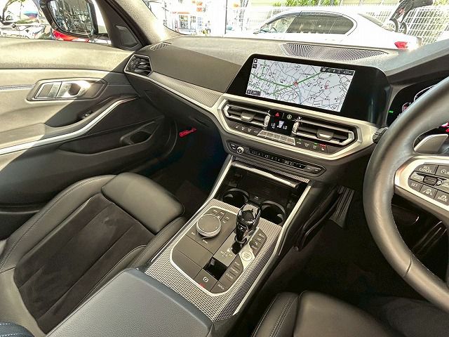 G20 320d xDrive RHD Saloon