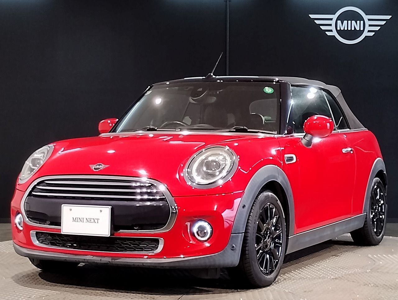 MINI COOPER CONVERTIBLE.