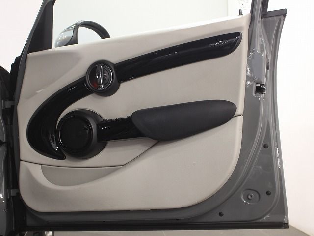 F55 COOPER D (AT)