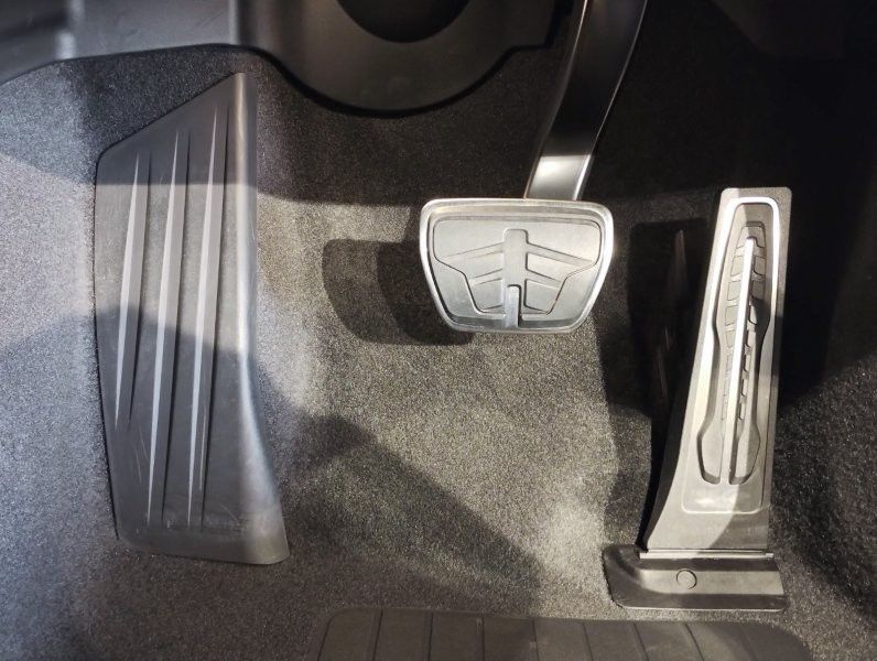 M240i xDrive Coupé RHD