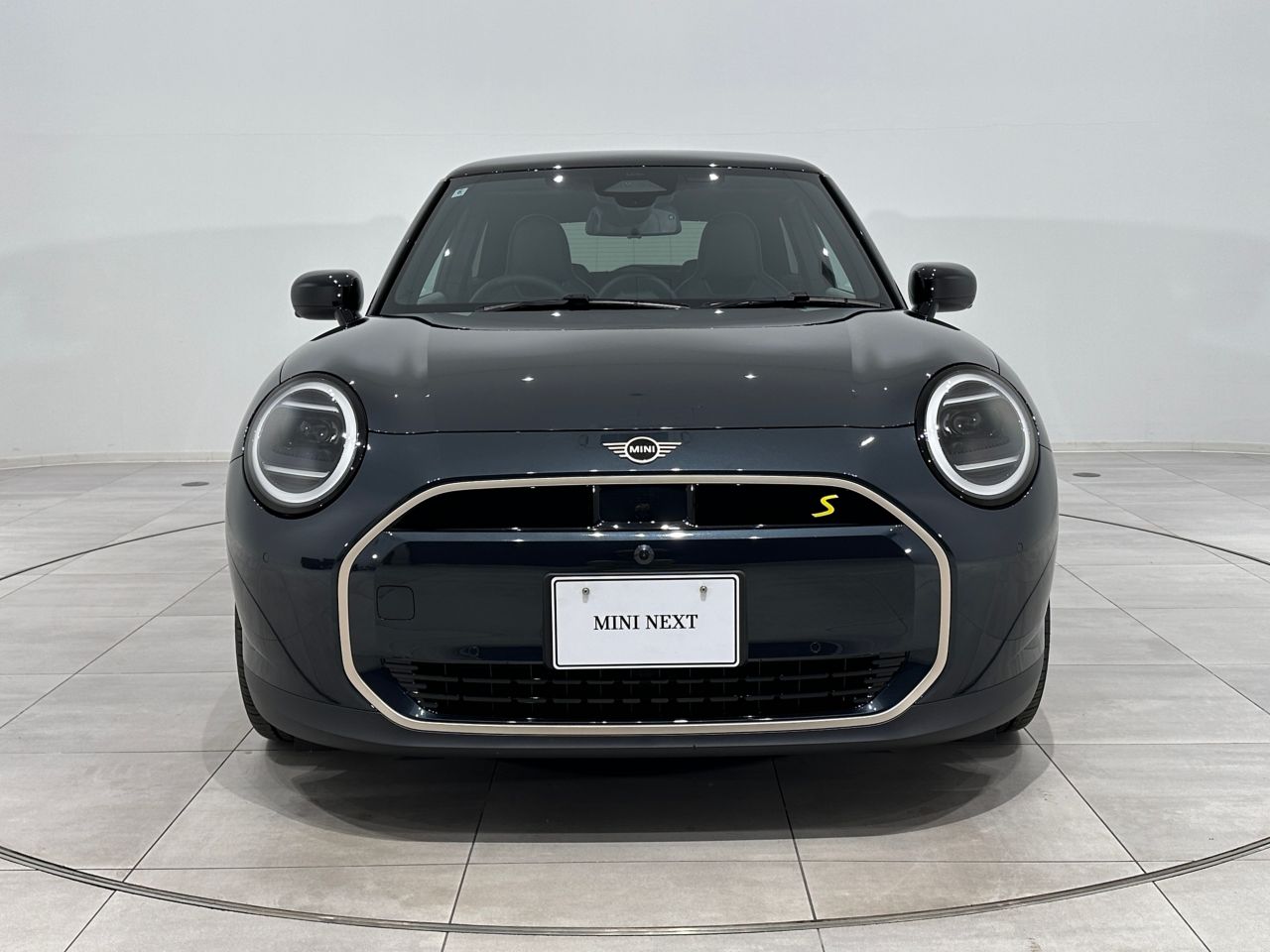 J01 MINI Cooper SE
