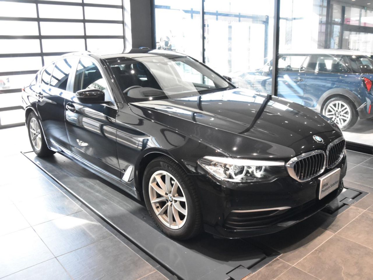 523I