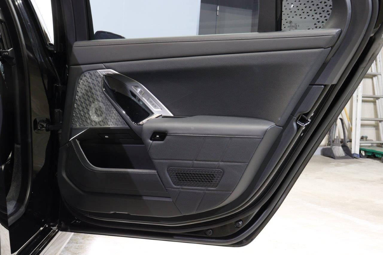 BMW i7 M70 xDrive Sedan RHD