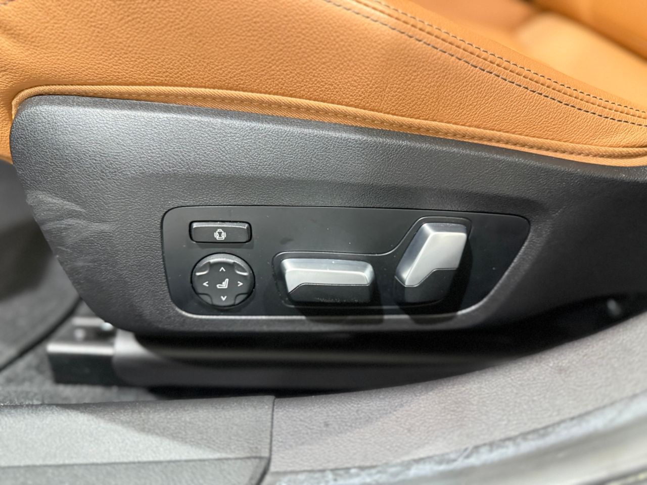 G20 330e Saloon RHD MX