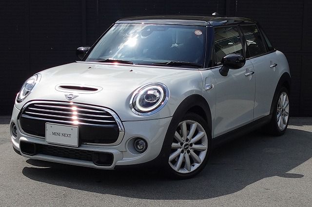 MINI COOPER S 5 DOOR.