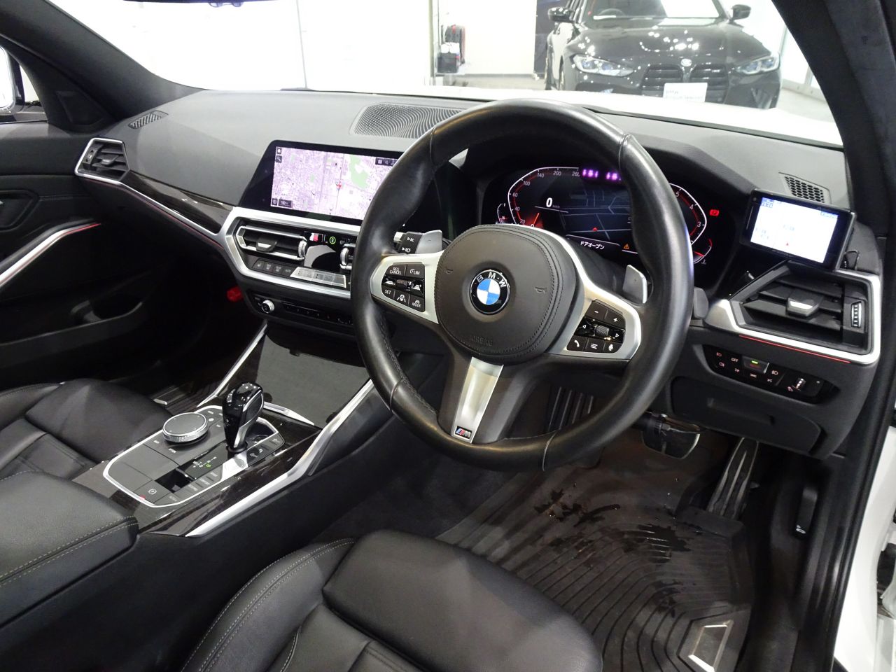 320i Sedan RHD