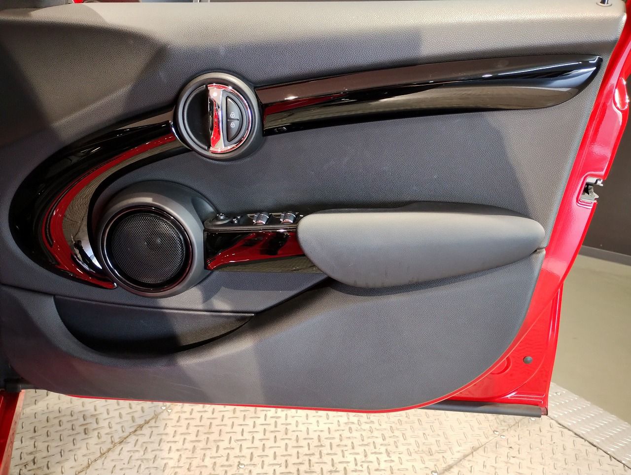 F55 COOPER S D(AT)