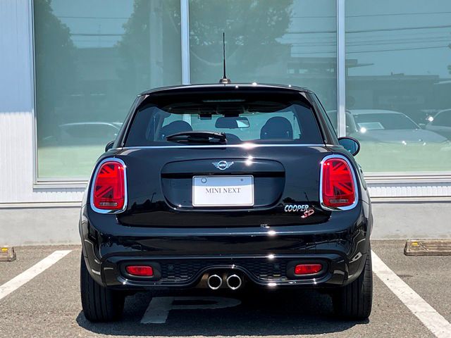 F55 COOPER S D(AT)